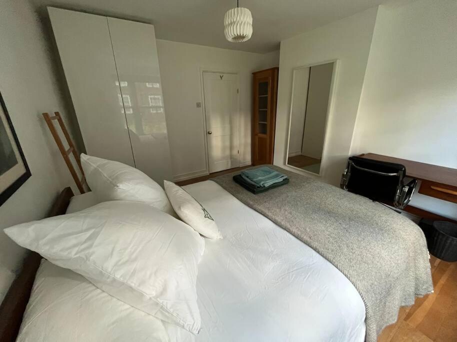 Stylish, Spacious 2 Bed 2 Bath Near Hoxton Square Apartamento Londres Exterior foto