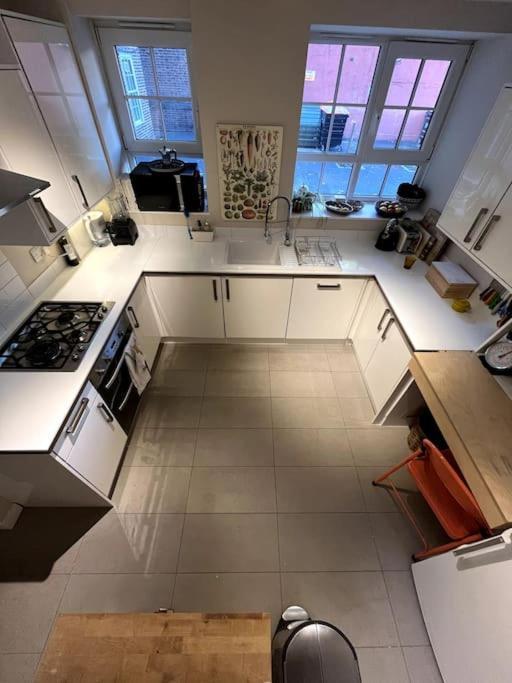 Stylish, Spacious 2 Bed 2 Bath Near Hoxton Square Apartamento Londres Exterior foto