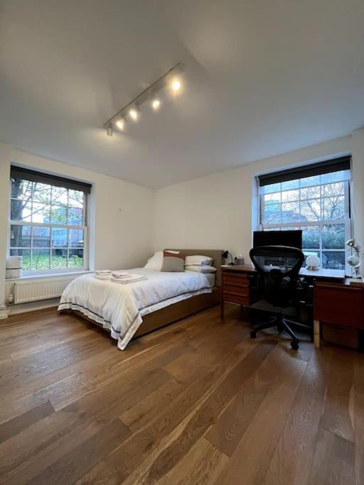 Stylish, Spacious 2 Bed 2 Bath Near Hoxton Square Apartamento Londres Exterior foto