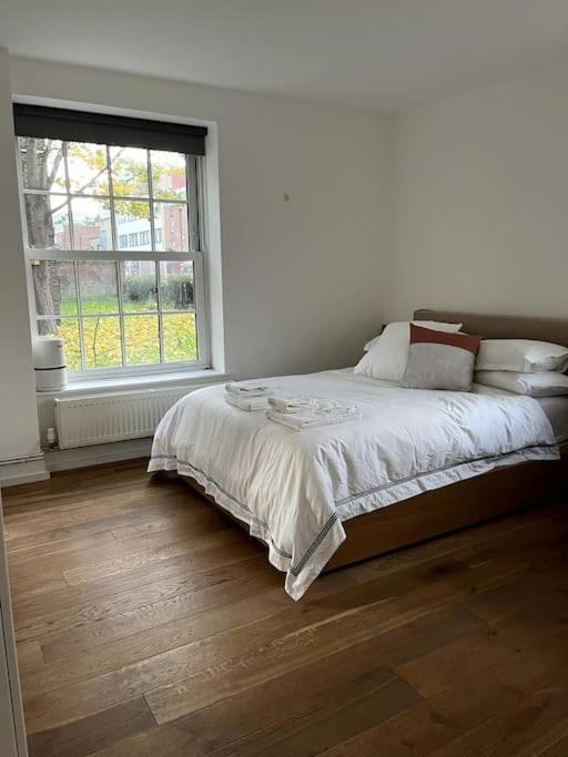 Stylish, Spacious 2 Bed 2 Bath Near Hoxton Square Apartamento Londres Exterior foto