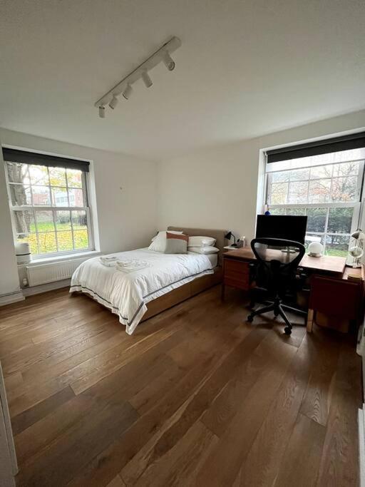 Stylish, Spacious 2 Bed 2 Bath Near Hoxton Square Apartamento Londres Exterior foto