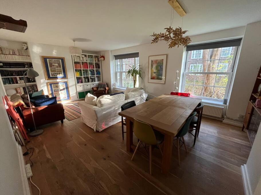 Stylish, Spacious 2 Bed 2 Bath Near Hoxton Square Apartamento Londres Exterior foto