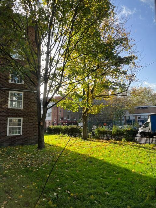 Stylish, Spacious 2 Bed 2 Bath Near Hoxton Square Apartamento Londres Exterior foto