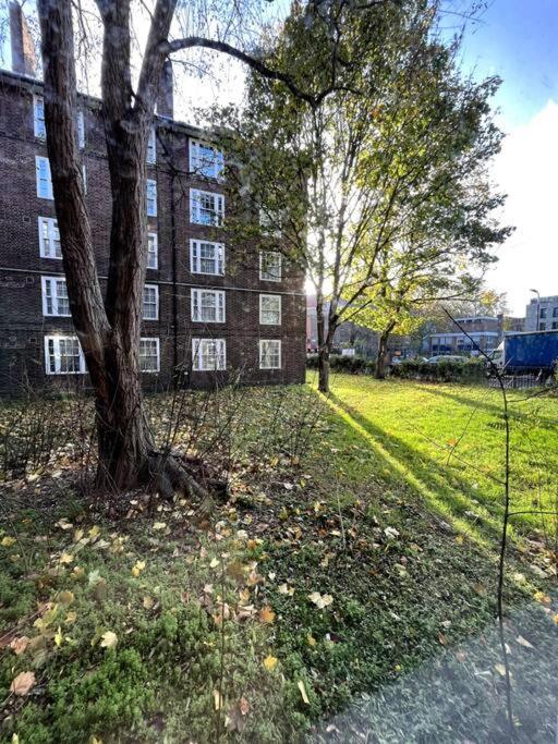 Stylish, Spacious 2 Bed 2 Bath Near Hoxton Square Apartamento Londres Exterior foto